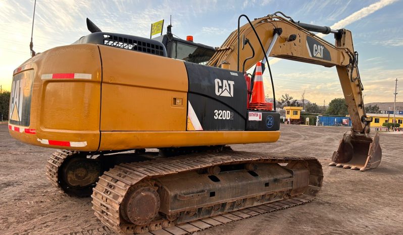 Excavadora Caterpillar Modelo 320 D2 Año 2015 lleno