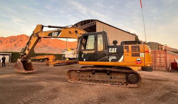 Excavadora Caterpillar Modelo 320 D2 Año 2015 lleno