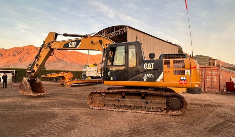 Excavadora Caterpillar Modelo 320 D2 Año 2015 lleno